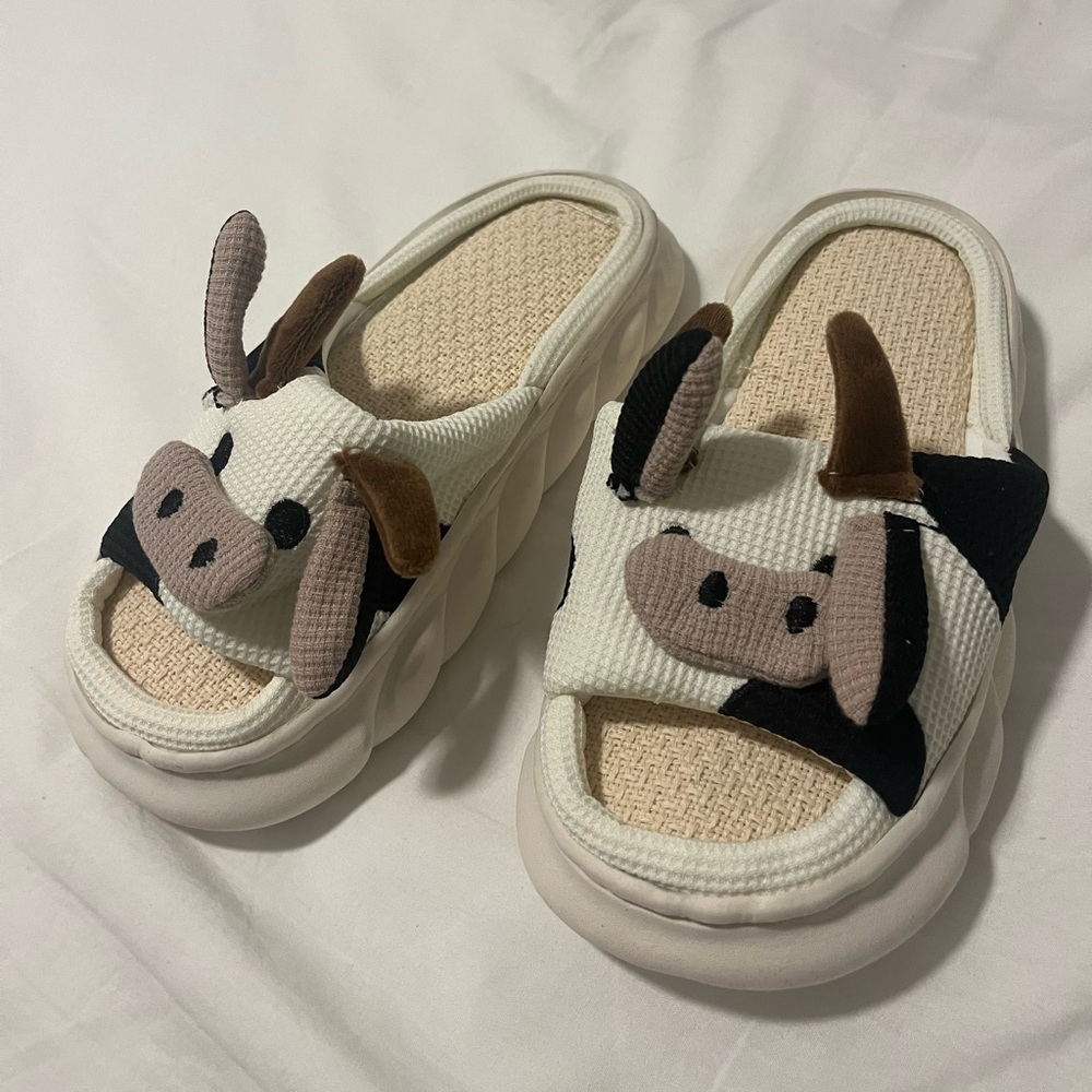 Cow Slippers Size:6 Women’s
